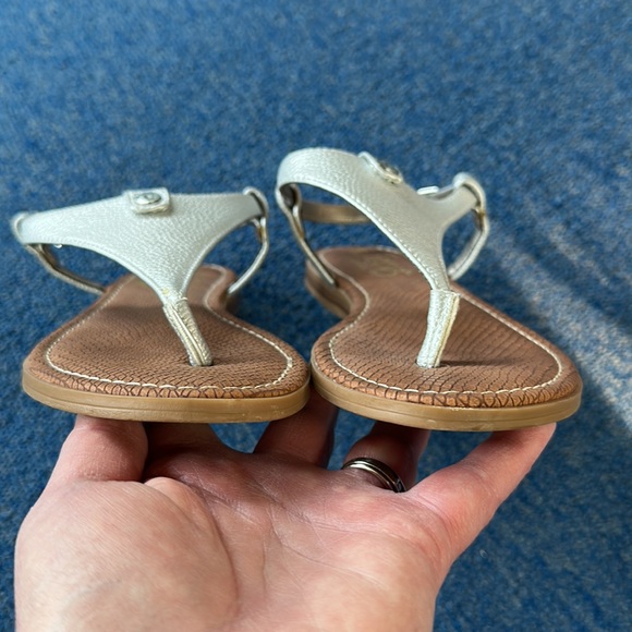 Circus by Sam Edelman Carolina Silver Metallic Thong Sandals Sz 6 - Picture 7 of 9